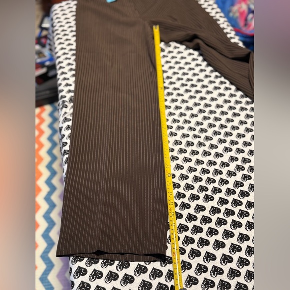 Studio Brown Pinstripe Women's Pantsuit size 8 in excellent condition - Picture 9 of 17